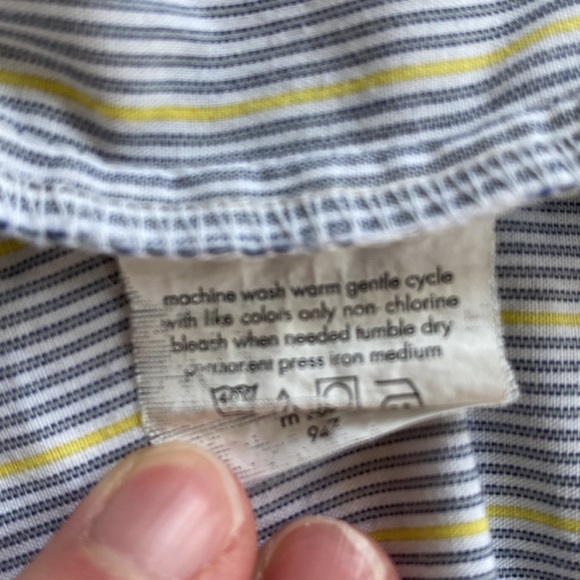 VanHeusen Slim Fit - size small Button Up - Picture 4 of 4